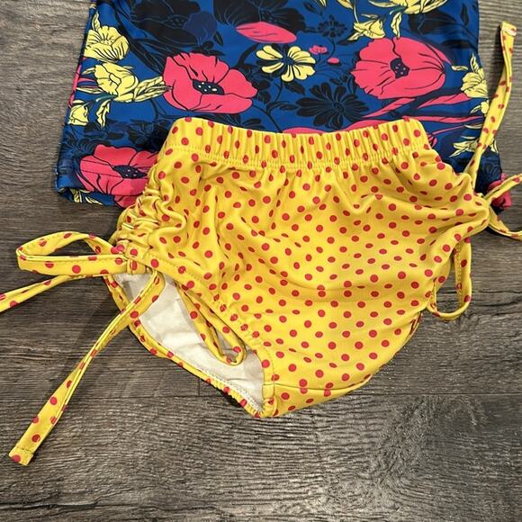Oopsie Daisy 2T Floral/Polka Dot Rashguard Two-Piece Swim - Picture 3 of 4